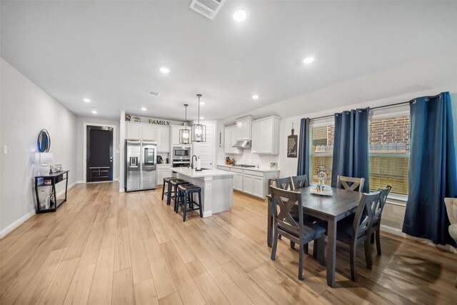 512 Highland Thicket Dr, Montgomery, TX 77316 - dining room with light wood-style floors, recessed lighting, and baseboards