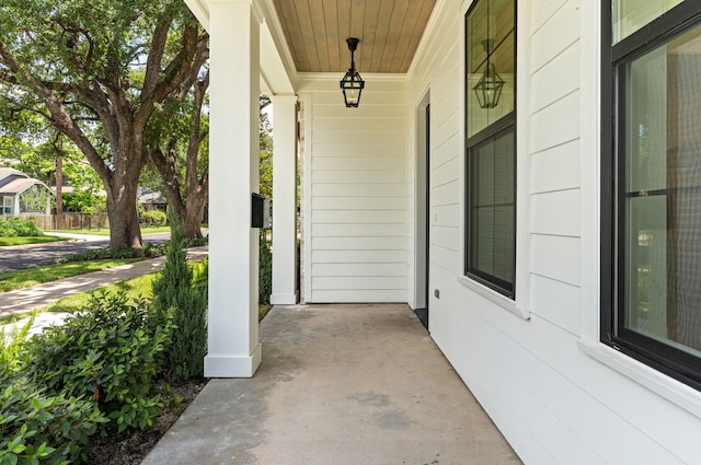 937 Louise St, Houston, TX 77009 - doorway to property with a porch