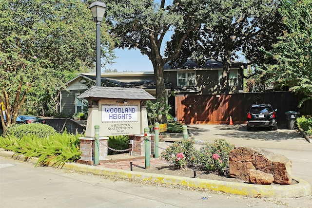 3037 Hicks St, Houston, TX 77007 - community sign with concrete driveway