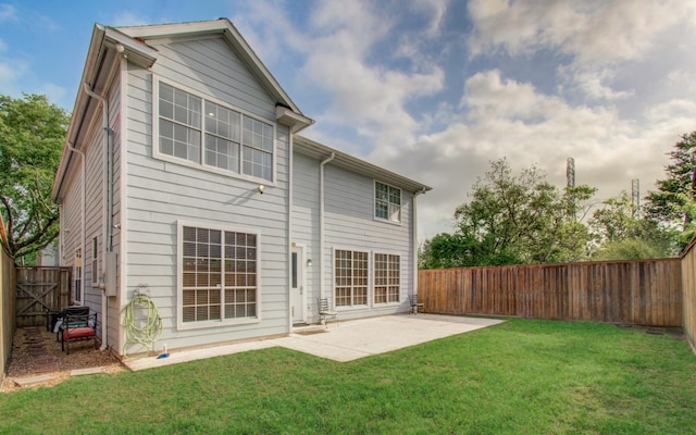 4303 Jonathan St, Bellaire, TX 77401 - back of property with a patio area