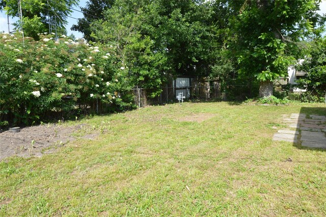 405 W Jack St, Baytown, TX 77520 - view of yard