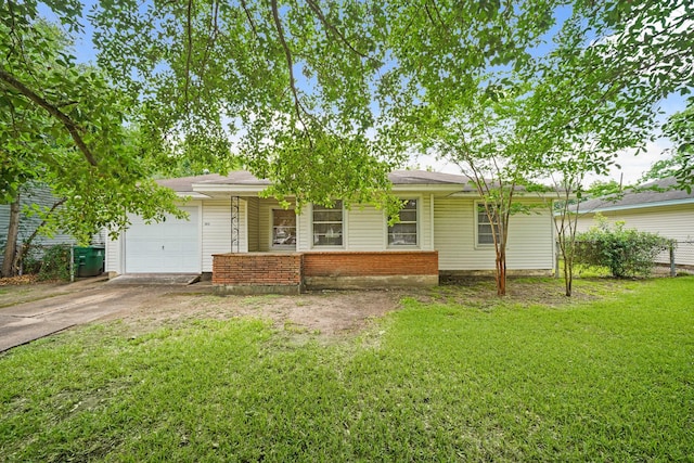 5814 Darnell St, Houston, TX 77074 - ranch-style home featuring a garage and driveway