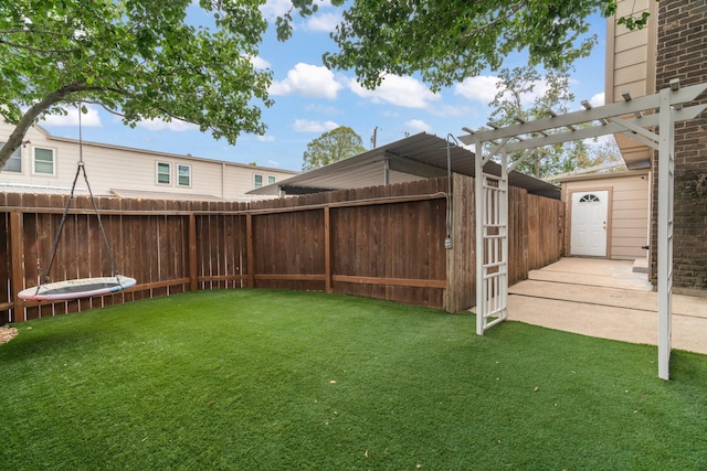 820 Threadneedle St Unit 248, Houston, TX 77079 - view of yard featuring a trampoline
