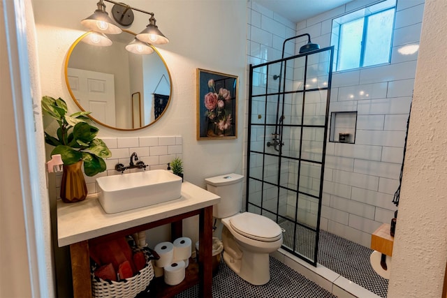 5343 Appleblossom Ln, Friendswood, TX 77546 - bathroom with a tile shower, vanity, a textured wall, and tile patterned flooring