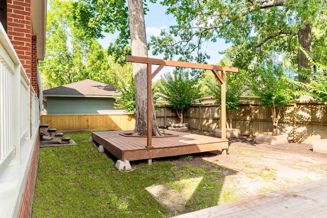 5343 Appleblossom Ln, Friendswood, TX 77546 - fenced backyard with a deck