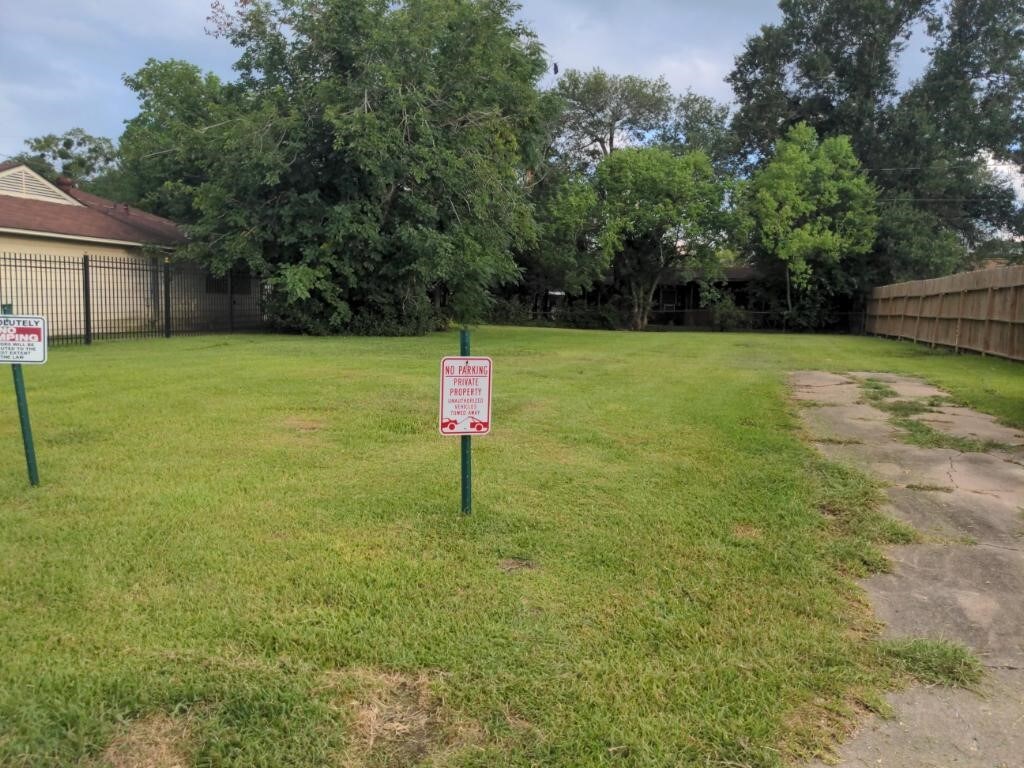 5774 Belneath St, Houston, TX 77033