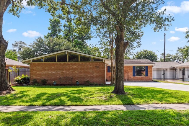 9123 Kapri Ln, Houston, TX 77025 - view of front of home with brick siding and driveway