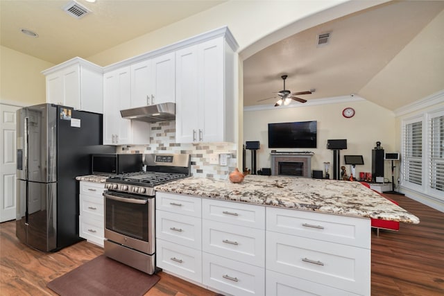 20107 Black Canyon Dr, Katy, TX 77450 - kitchen with appliances with stainless steel finishes, under cabinet range hood, a ceiling fan, white cabinets, and light stone countertops