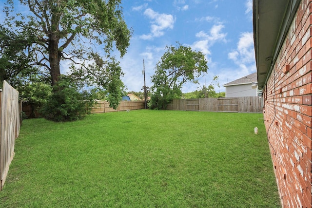 5423 Lillian St, Baytown, TX 77521 - view of yard