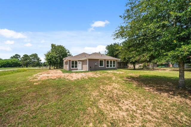 702 Azalea St, Prairie View, TX 77484 - view of front of home with a front lawn