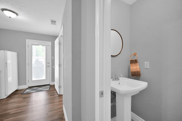 833 Stone Mountain Dr, Conroe, TX 77302 - bathroom featuring wood finished floors and baseboards