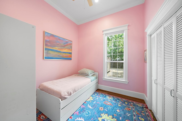 2019 Crockett St, Houston, TX 77007 - bedroom featuring wood finished floors, baseboards, crown molding, a closet, and ceiling fan