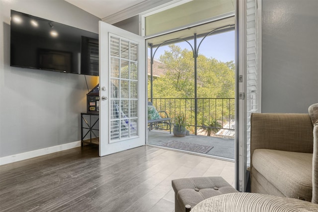 3300 Yorktown St Unit 24, Houston, TX 77056 - entryway with wood finished floors and baseboards