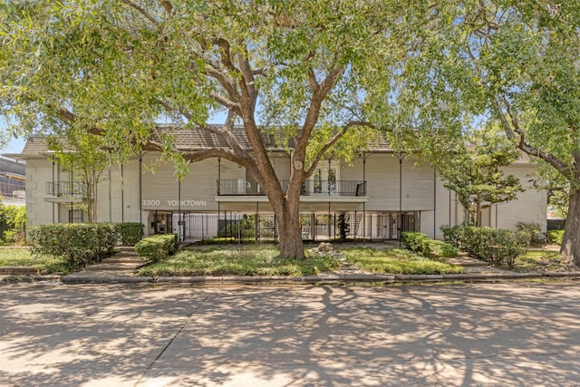 3300 Yorktown St Unit 24, Houston, TX 77056 - view of front of house with a balcony