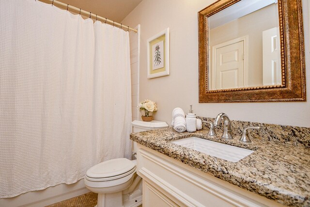 902 Cohn St, Houston, TX 77007 - bathroom featuring vanity, toilet, and shower / bath combo