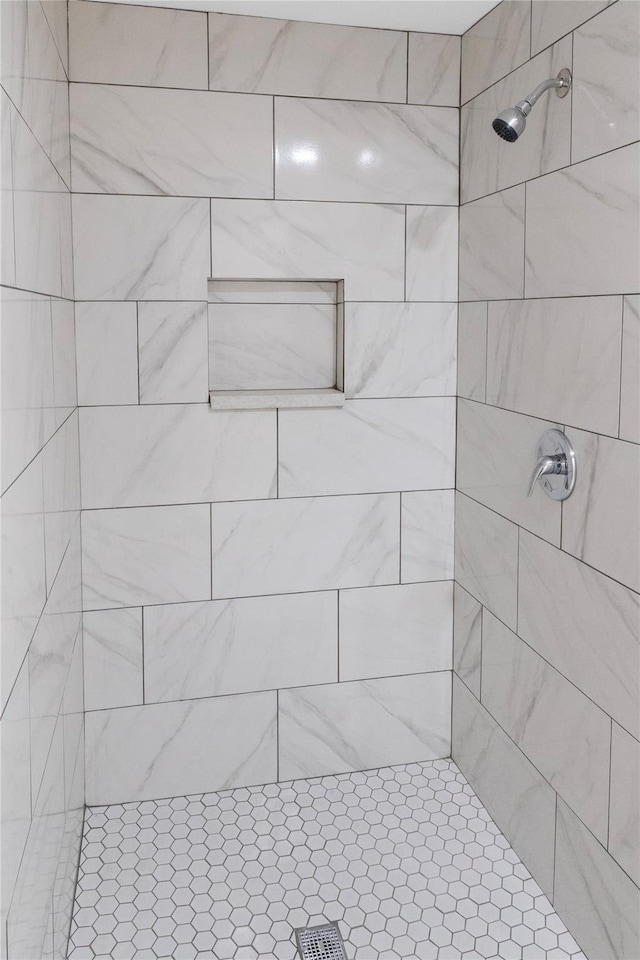 10118 Norvic St, Houston, TX 77029 - full bath featuring a tile shower