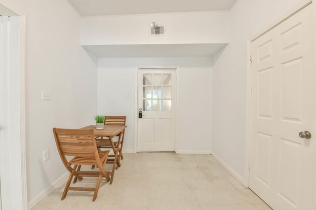 1513 19th St, Galveston, TX 77550 - foyer entrance with baseboards