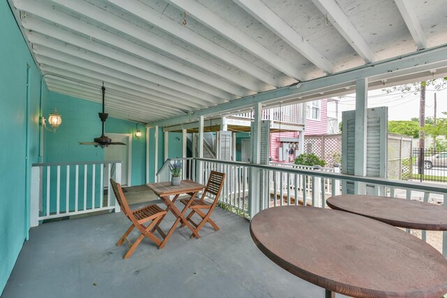1513 19th St, Galveston, TX 77550 - sunroom featuring a ceiling fan