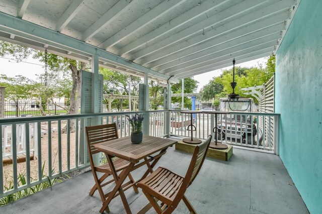 1513 19th St, Galveston, TX 77550 - balcony featuring outdoor dining space