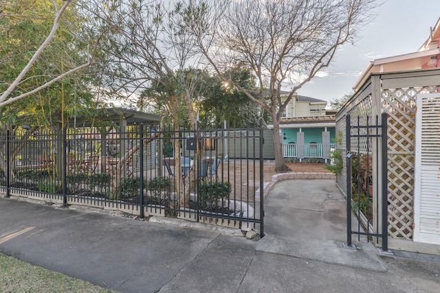 1513 19th St, Galveston, TX 77550 - view of gate