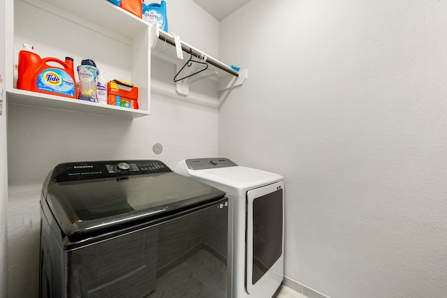 77 Indian Wells Dr, Manvel, TX 77578 - laundry room featuring washer and clothes dryer and baseboards