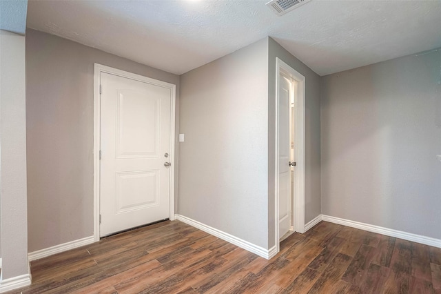 3915 Florinda St, Houston, TX 77021 - foyer featuring dark wood-style floors and baseboards