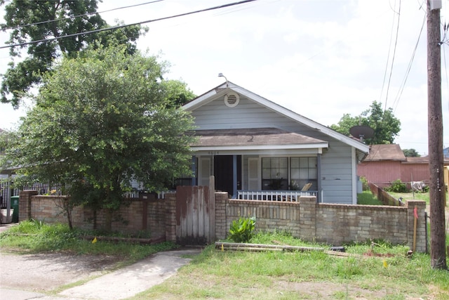4604 Octavia St, Houston, TX 77026 - view of front facade with a fenced front yard and covered porch