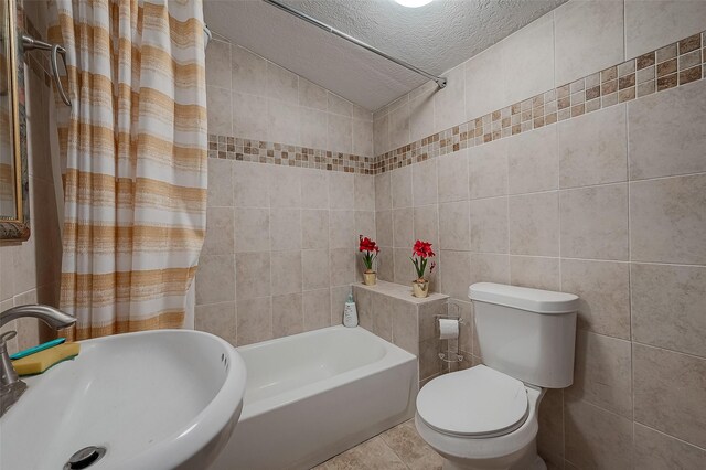 2087 Rd 5210, Cleveland, TX 77327 - full bath with a sink, tile walls, a textured ceiling, and toilet