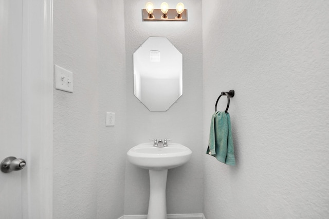 18510 Snowy River Ln, Katy, TX 77084 - bathroom featuring a textured wall and a chandelier