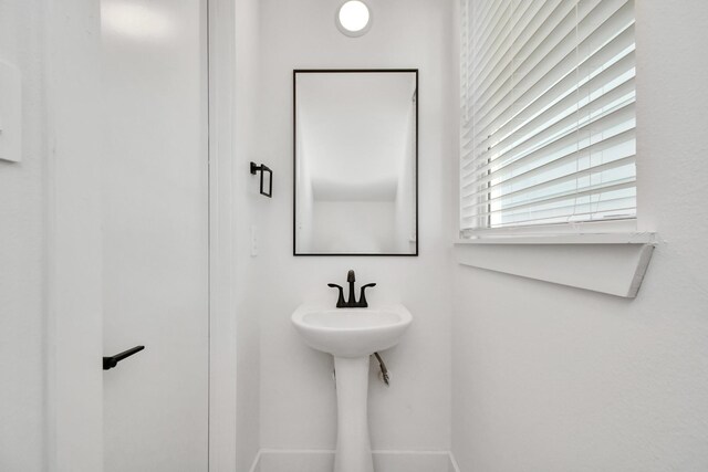 853 Mansfield St Unit D, Houston, TX 77091 - view of bathroom