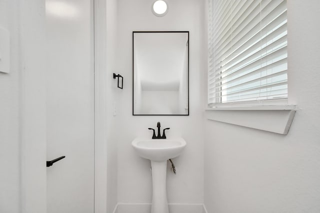 853 Mansfield St Unit C, Houston, TX 77091 - view of bathroom