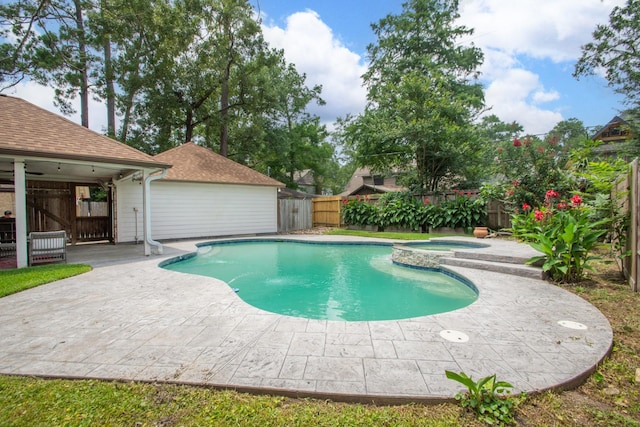 12210 Rocky Lake Ct, Houston, TX 77070 - view of swimming pool with a patio area, a fenced backyard, and a pool with connected hot tub