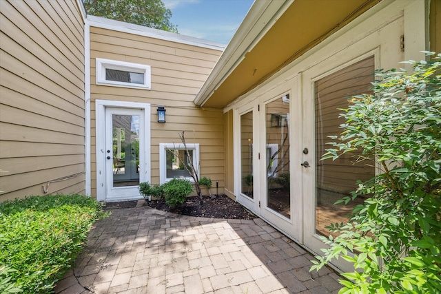 7811 Skyline Dr, Houston, TX 77063 - view of exterior entry with french doors and a patio area