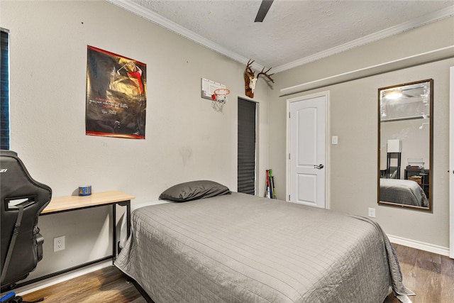 2205 Erin Glen Ct, Deer Park, TX 77536 - bedroom featuring wood finished floors, crown molding, a textured ceiling, ceiling fan, and baseboards