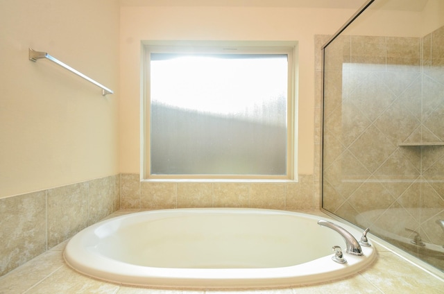 13806 Crystal Harbor Ln, Pearland, TX 77584 - bathroom featuring a garden tub