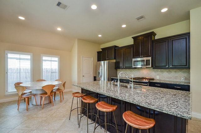 13806 Crystal Harbor Ln, Pearland, TX 77584 - kitchen featuring appliances with stainless steel finishes, baseboards, a sink, recessed lighting, and vaulted ceiling