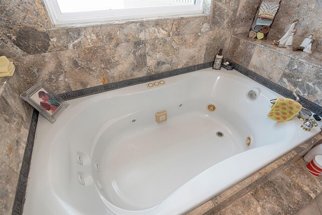 2242 Marina Way, League City, TX 77565 - full bathroom featuring a tub with jets
