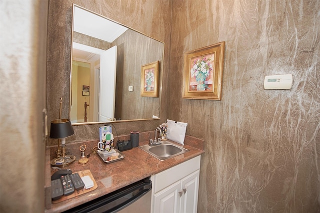 2242 Marina Way, League City, TX 77565 - bathroom with vanity