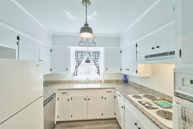 1103 Hillcrest Dr, Conroe, TX 77301 - kitchen featuring white appliances, range hood, a sink, decorative backsplash, and light wood-style flooring