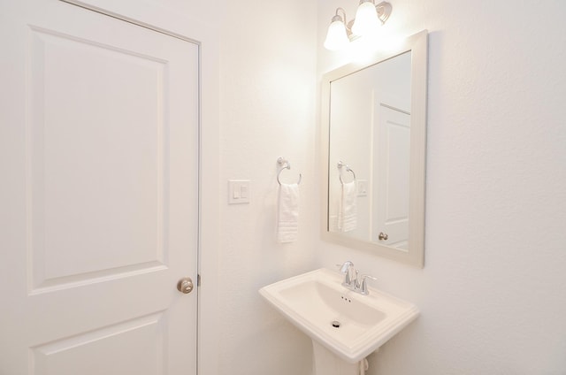 810 Sunbeam Creek Ct, Richmond, TX 77406 - bathroom featuring a sink