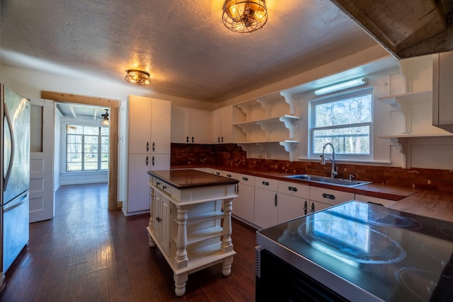2175 Fm 1725th Rd, Cleveland, TX 77328 - kitchen featuring open shelves, a sink, electric stove, freestanding refrigerator, and dark countertops