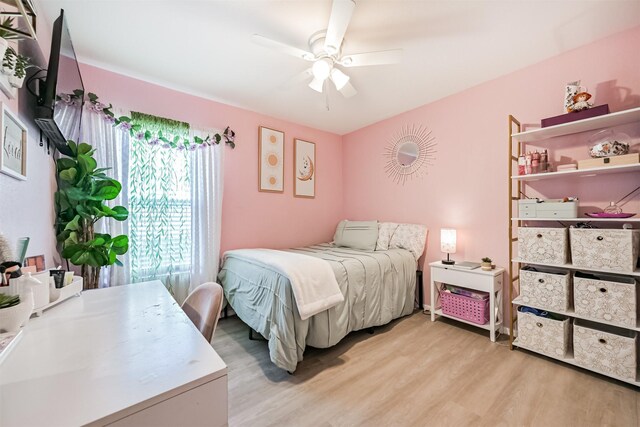 138 Austin Rd, Angleton, TX 77515 - bedroom with light wood-style flooring and ceiling fan