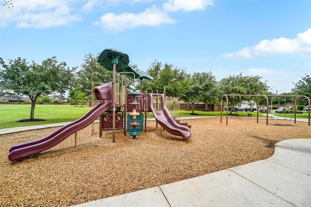 4011 Teramo Ln, Katy, TX 77493 - community play area featuring a yard