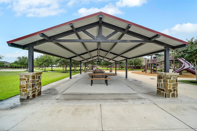 4011 Teramo Ln, Katy, TX 77493 - surrounding community featuring a lawn