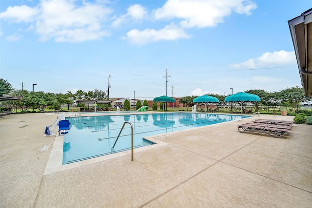 4011 Teramo Ln, Katy, TX 77493 - community pool featuring a patio