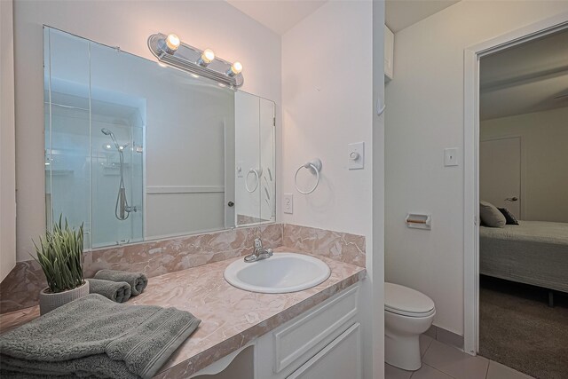 4210 Mona Lee Ln, Houston, TX 77080 - ensuite bathroom with tile patterned flooring, toilet, vanity, a shower with shower door, and backsplash