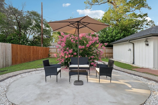10328 Shadow Oaks Dr, Houston, TX 77043 - fenced backyard with a patio and outdoor lounge area