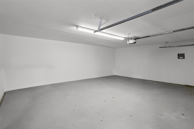 10328 Shadow Oaks Dr, Houston, TX 77043 - garage featuring a garage door opener