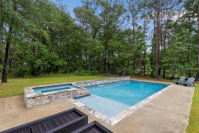 19817 Whispering Creek Trl, Magnolia, TX 77355 - view of pool featuring a yard, a pool with connected hot tub, and a patio