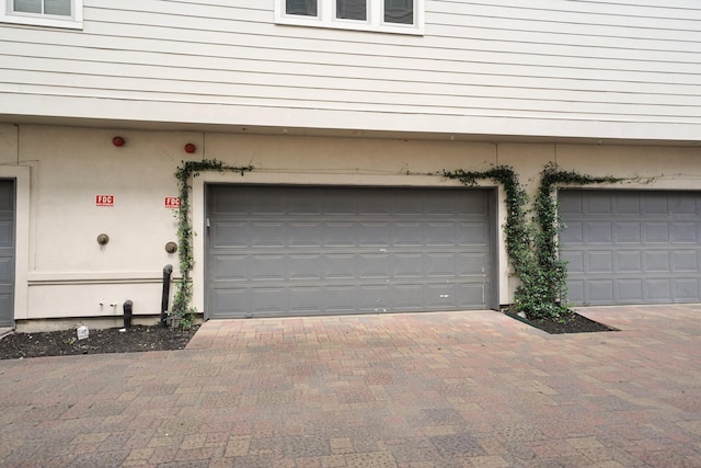 1317 Roy St, Houston, TX 77007 - view of garage